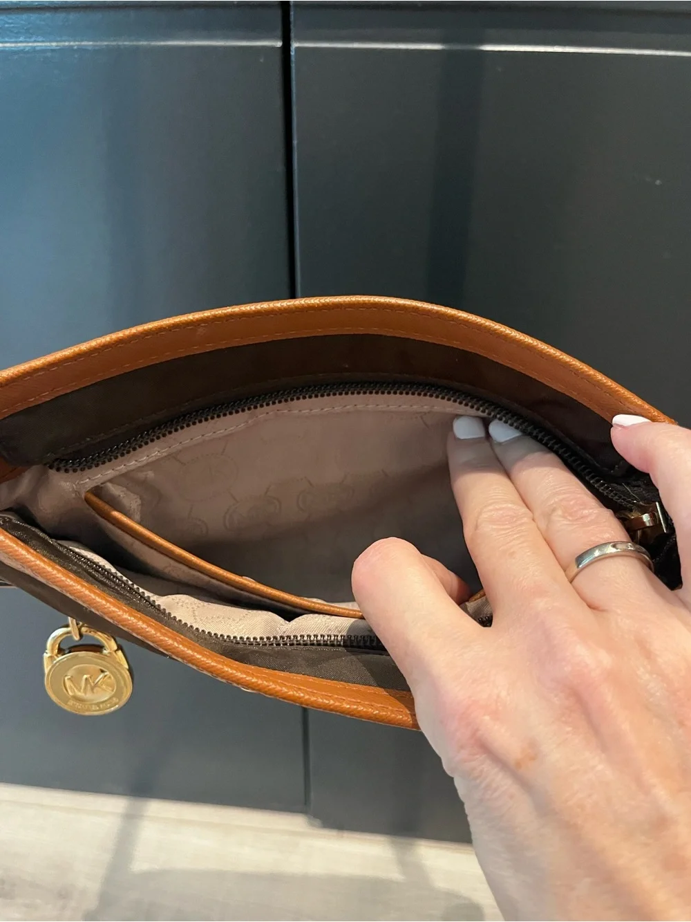 Michael Kors 6x9” brown crossbody bag-like new
